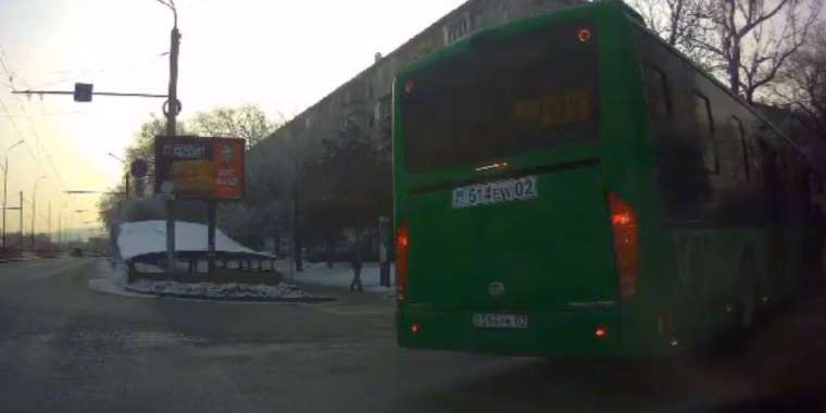 Алматыда ана мен баланы автобус қағып кетті