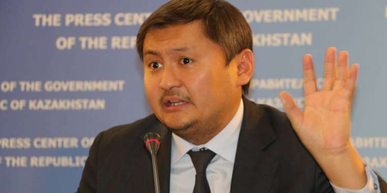 Двойная ошибка. Как Саясат Нурбек заболтал депутатов