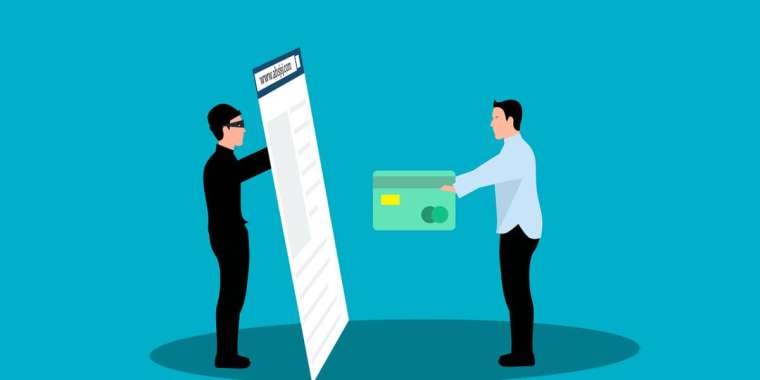 Салық органының қызметкері тұрғындарға микро-несие рәсімдеп, өзінің шотына аударып отырған