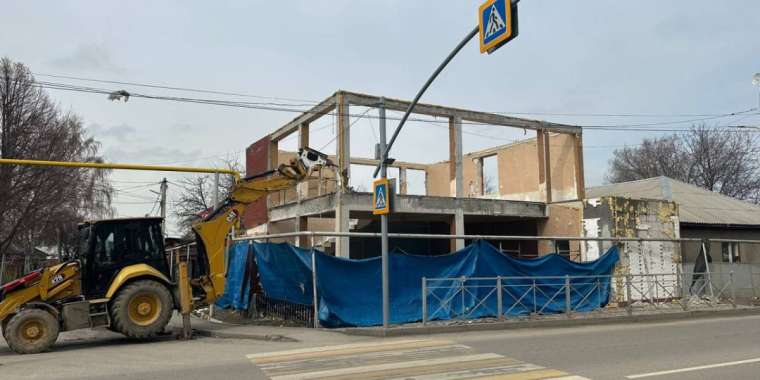 Алматыда заңсыз салынған тағы бір нысан сүрілді