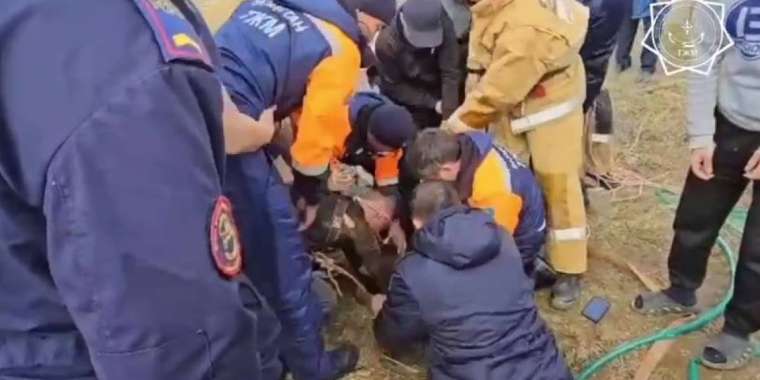 Түркістанда құдыққа құлаған қыз ес-түссіз күйінде шығарылды