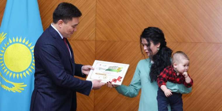 Шымкентте алты баланы өрттен құтқарған тұрғынға баспана берілді