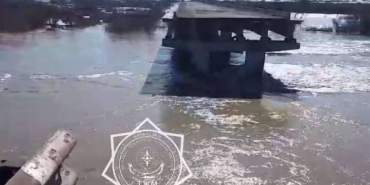 Абай облысында көпірді су шайып кетті