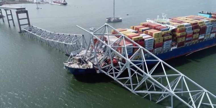 АҚШ-та ұзындығы 2,6 шақырымдық көпір құлап, алты адам із-түзсіз жоғалып кетті