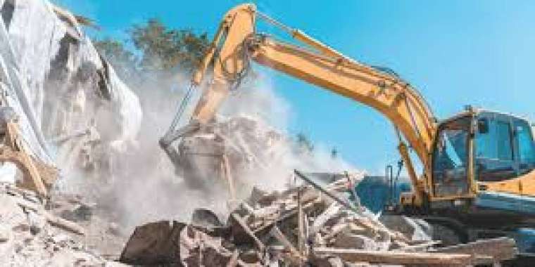 Алматыда таулы аймаққа заңсыз салынған ғимараттар сүріліп жатыр