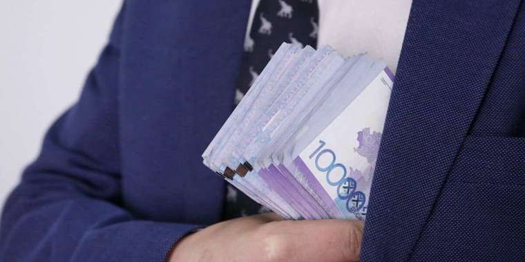 Павлодарда «ҚазАвтоЖол» АҚ филиалының директоры бопсалап пара алған