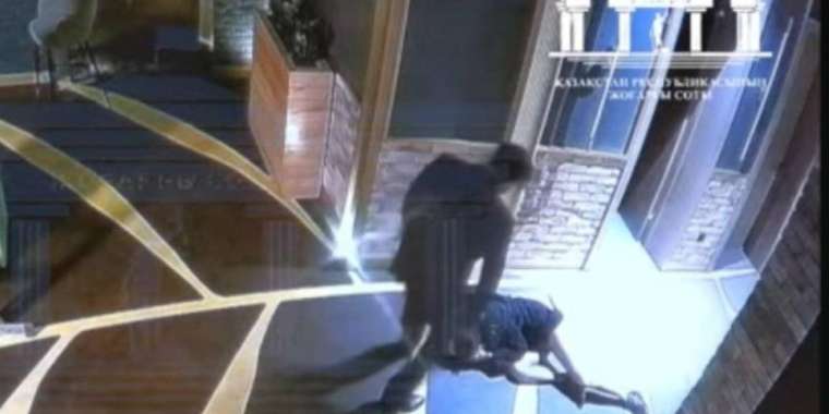 Бишімбаевтың Салтанатты тепкілеп жатқан видеосы көрсетілді