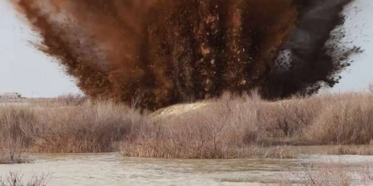 Атырау облысының әкімдігі жасанды бөгеттерді жарып жатыр