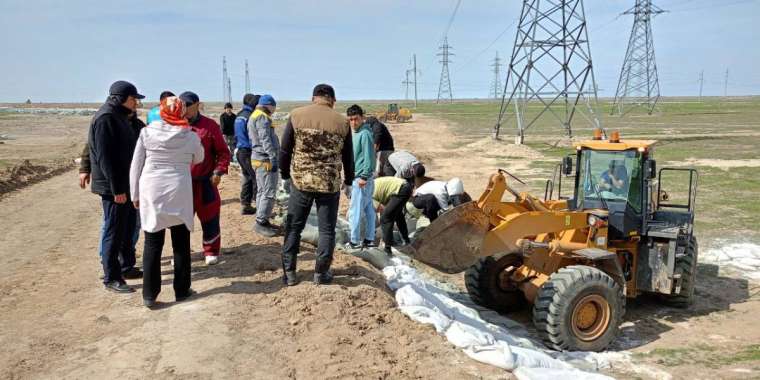 Жайық күрт көтерілуі мүмкін: Атырауда колледж студенттері қауіптің алдын алып жатыр