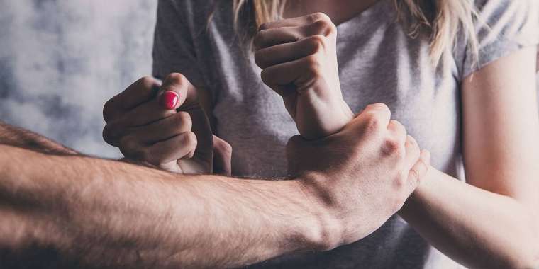 Сенат әйелін ұратындарға қатысты жазаны күшейтетін заңды мақұлдады