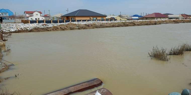 Құлсары қаласында су деңгейі біртіндеп төмендеп жатыр
