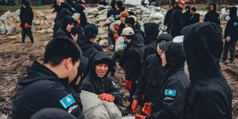 Орал қаласының маңындағы су тасқынына қарсы іс-шараларға  400 адам қатысты