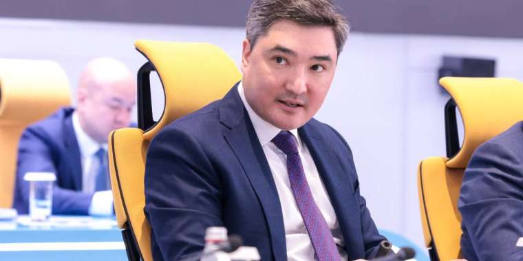 Бектенов тауар өндірушілерді қолдау және тасқынды болжаудың цифрлық құралдарымен танысты