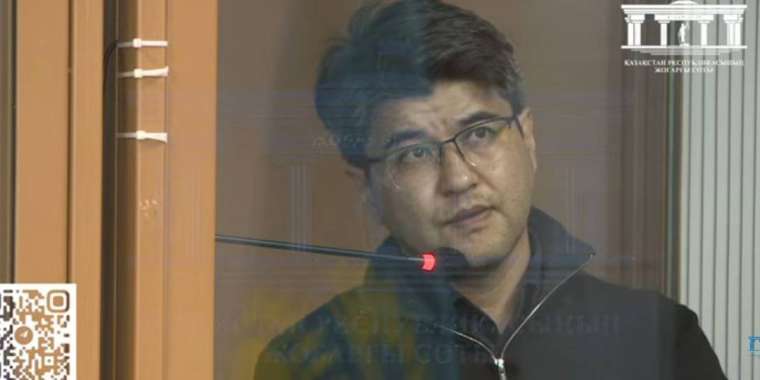 Нарцисс, пахнущий розами? Что рассказал смартфон Бишимбаева