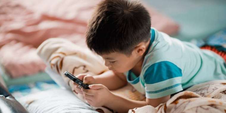 «Өтінемін, көмектесіңіздер»: Алматыда 5 жасар бала көршілер чатына хабарлама жіберіп, анасын өлімнен сақтап қалды