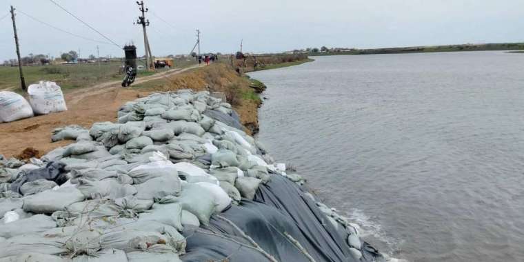 Ағайындылардың топтық порно видеосы