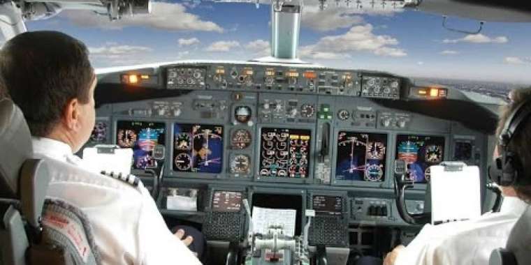 Алматы әуежайында ұшқыш есірткіге мас күйінде ұсталды