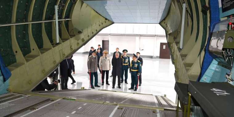 Президентке әскери ұшақтар мен тікұшақтардың жаңа үлгілері таныстырылды