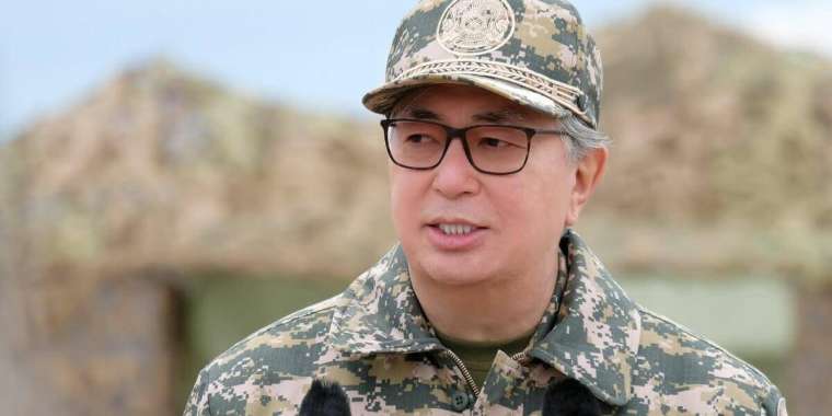 Президент қазақстандықтарды Отан қорғаушылар күнімен құттықтады