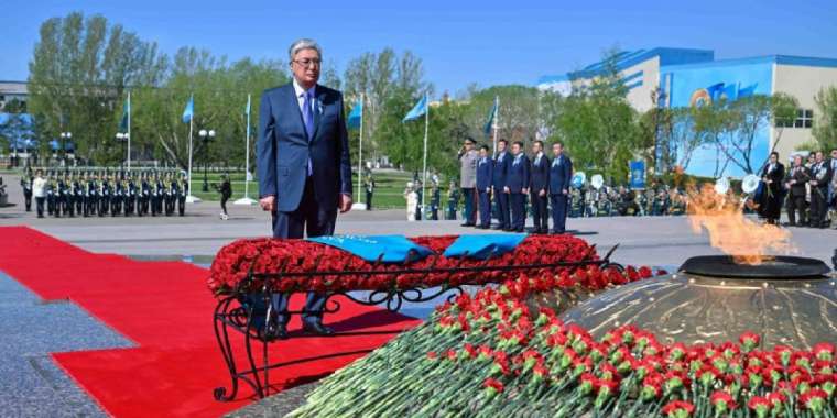 Қасым-Жомарт Тоқаев қазақстандықтарды жеңіс күнімен құттықтады