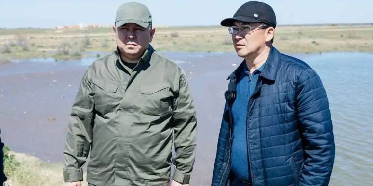 Бозымбаев Атырау облысындағы су тасқынына қарсы күрес шараларын тексерді