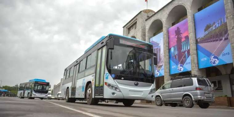 Қырғызстанда шенеуніктер енді автобуспен жүреді