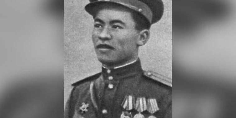 Рақымжан Қошқарбаев. Рейхстагқа бірінші болып ту тіккен қазақ