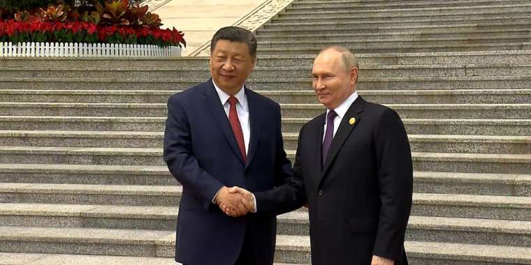 Путин Қытайға барды: келіссөздер басталды