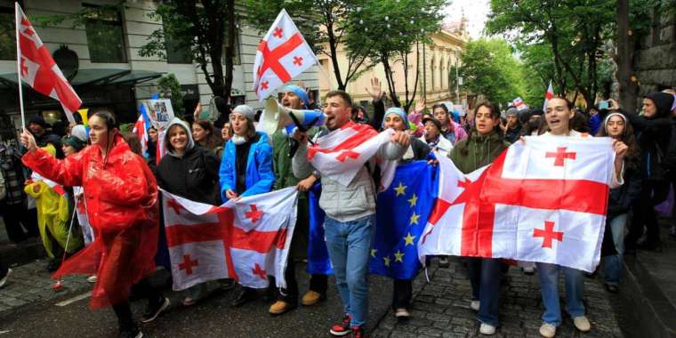«Шетел агенті» туралы заң: Грузиядағы халық толқуы үдеп барады