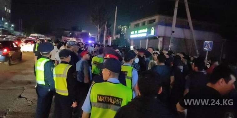 Шетелдіктердің бұзақылығынан кейін Бішкекте жаппай наразылық өтті