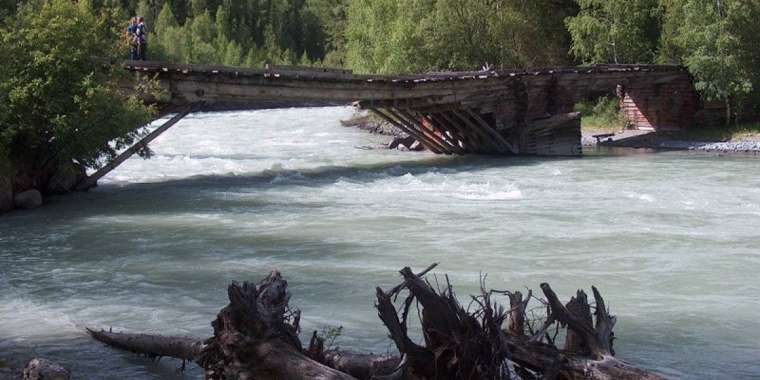 Қатонқарағайда туристік бағыт көпірі опырылды