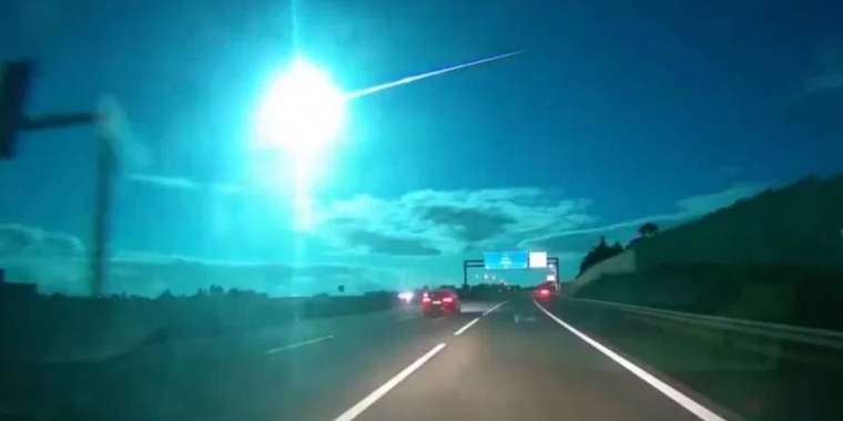 Испания мен Португалия аспанында алып метеорит ағып өтті