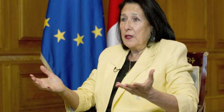 Грузия президенті «шетелдік агенттер» туралы заңға қол қоюдан бас тартты