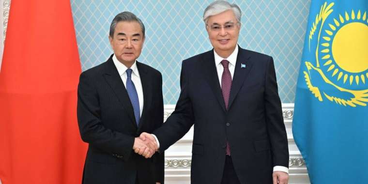 Тоқаев Қытайдың Сыртқы істер министрін қабылдады