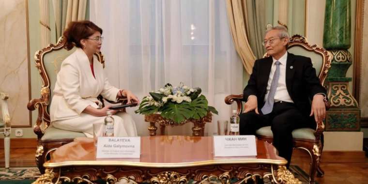 Аида Балаева ШЫҰ Бас хатшысы Чжан Минмен кездесті