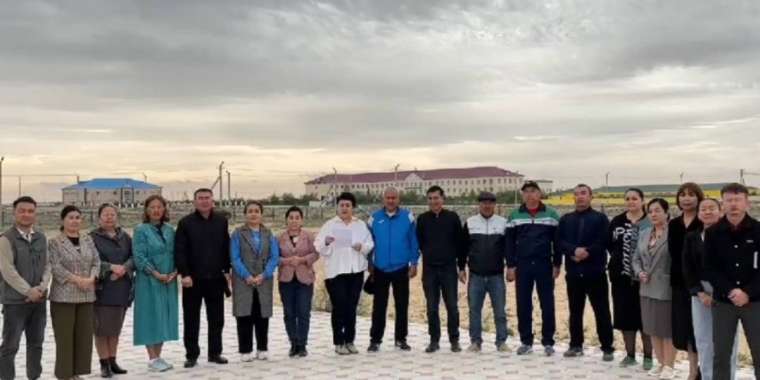 «Роза Рымбаеваның концертінен басталған дау». Маңғыстаулық мұғалімдер мектеп директорынан қысым көрген