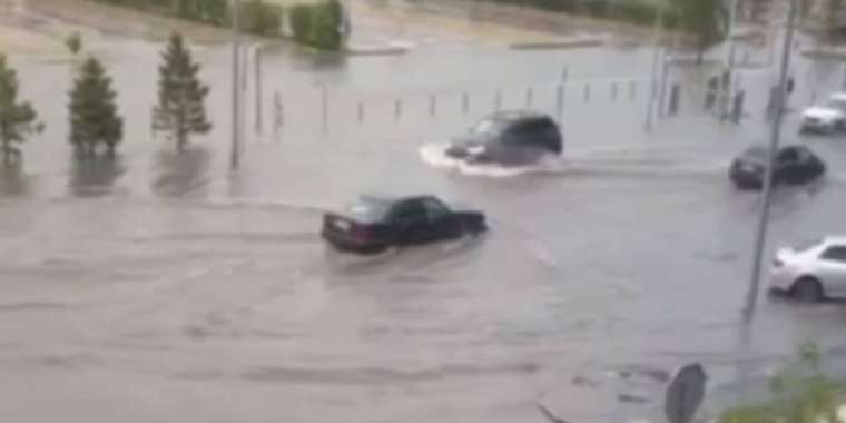 Жаңбырдан кейін Астанада бірқатар көшені су басты (ВИДЕО)