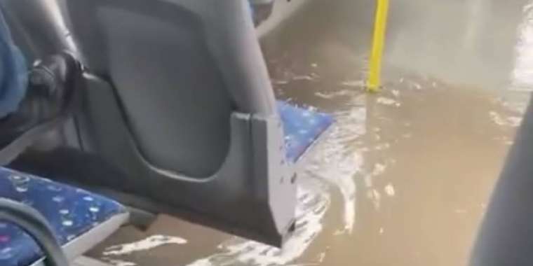 Астана көшелерін екінші күн қатарынан су басты (ВИДЕО)