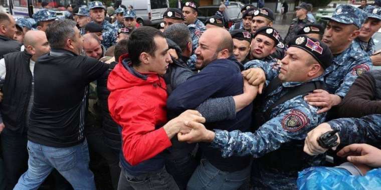 Еревандағы наразылық: 67 адам ұсталды