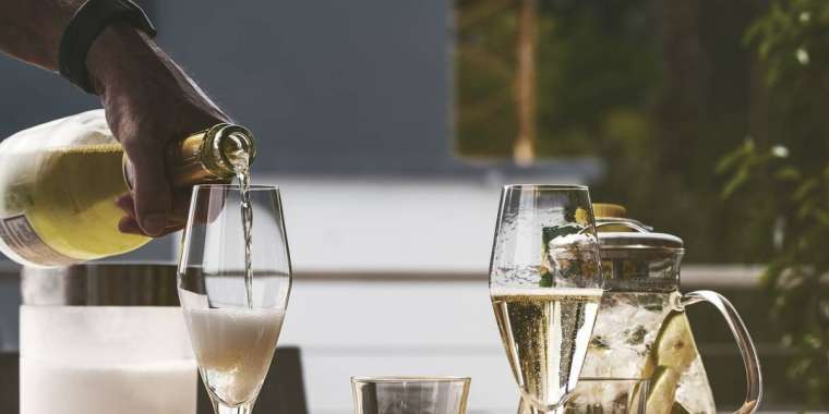 Қазақстандықтар ішімдікті азайтып, темекіні көп шеге бастады