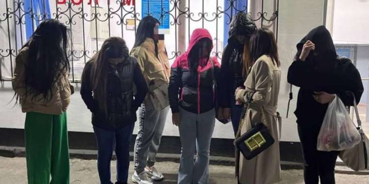 Жас қыздарды жезөкшелікке мәжбүрлеген ұйымдасқан қылмыстық топ ұсталды