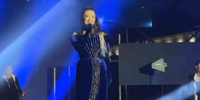 Мәдина Сәдуақасова тыңдарманына 2 млн теңге тұратын сақинасын сыйлады