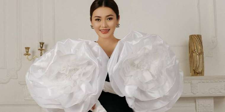 Ерке Есмахан енесінің сұлулығына тамсанды