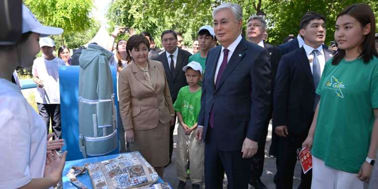 Тоқаев «Jas Galym. Science Quest» фестиваліне қатысушы балалармен жүздесті