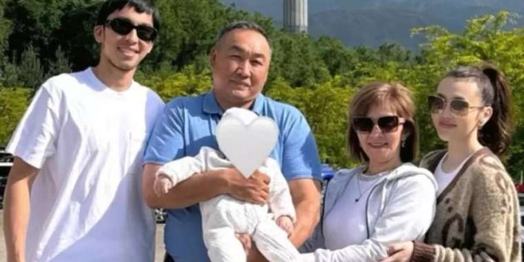 «Разылығын алуға барымды саламын»: Ерке Есмахан ата-енесімен қарым-қатынасы туралы айтты