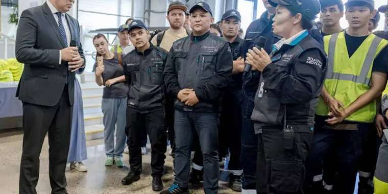 Министр Шарлапаев Алматыда автокөлік саласының қызметкерлерімен кездесті