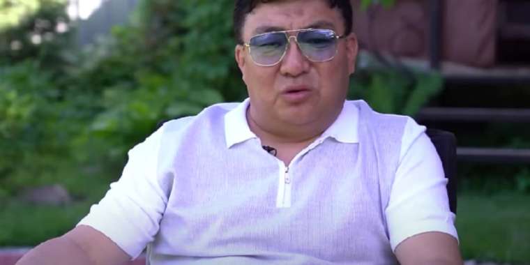 «Қазақтың қыздарын қызғанамын»: Тоқтар Серіков қытайлықтарға тұрмысқа шығатын қыздарға шүйлікті