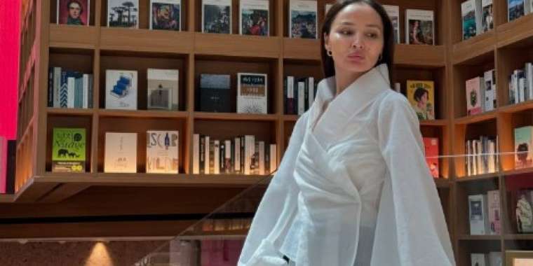 «Уақыты келді емес пе?»: Жұлдыз Әбдікәрімова қазақ тіліндегі кітаптар жайлы мәселе қозғады