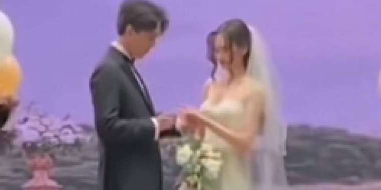 «Димаш үйленді». Желі қолданушылары Димаш Құдайбергенге бақыт тілеп жатыр