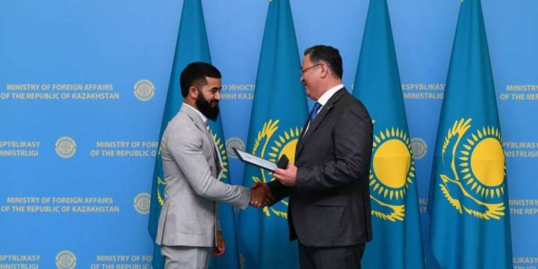 Бір әнімен әлемге танымал болған қазақстандық әнші марапатталды